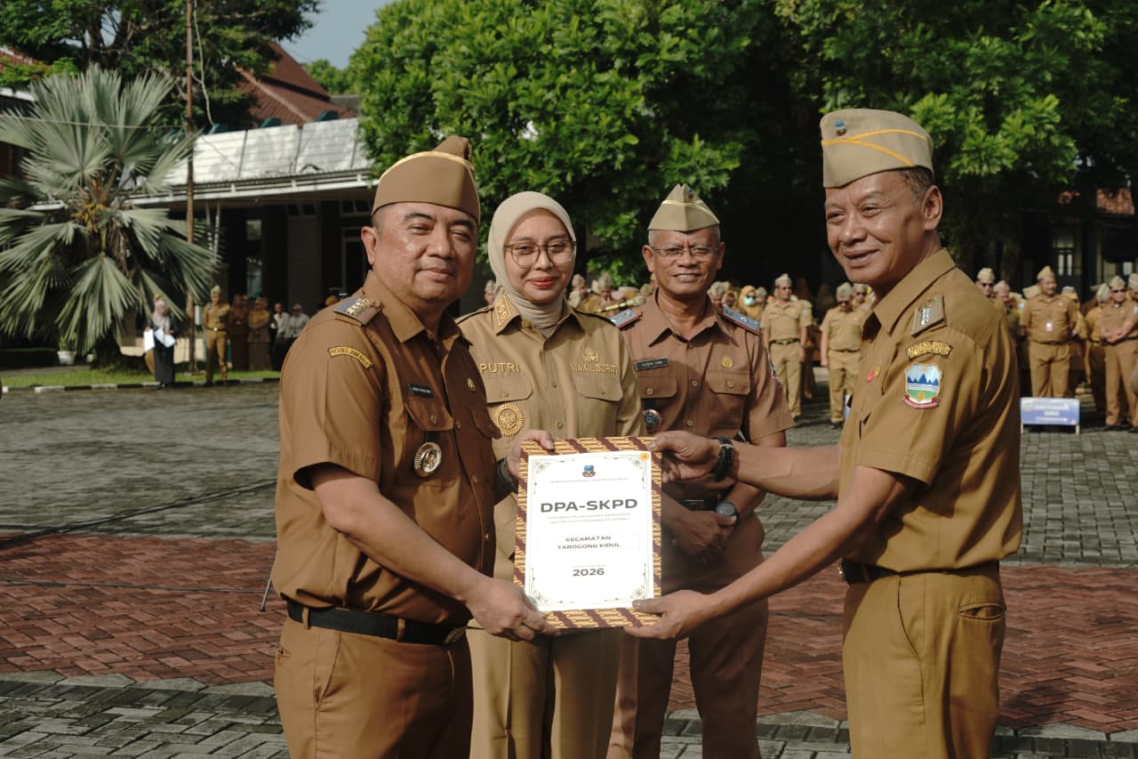 Bupati Garut Pimpin Apel Gabungan dan Sampaikan Arah Penataan Organisasi ASN