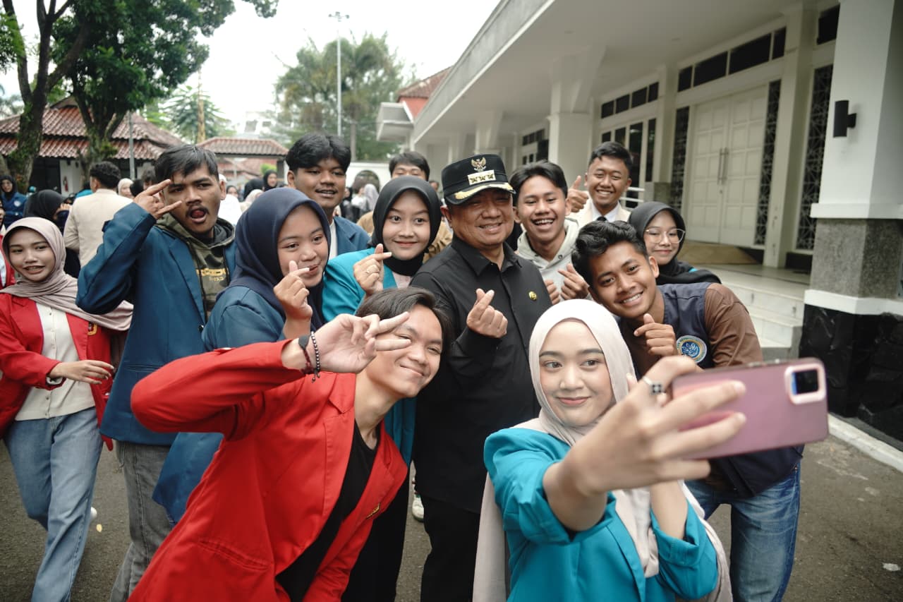 Tutup KKN Gradasi 2025, Bupati Garut Dorong Kolaborasi Akademisi Jadi Katalisator Pembangunan Desa