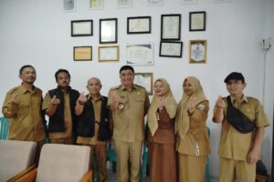 Tinjau Peternakan Sapi Perah di Cilawu, Bupati Garut Targetkan Peningkatan Kualitas Produk Olahan Susu