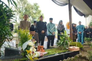 Rangkaian HJG ke-213, Bupati Garut Ziarah ke Makam Bupati Terdahulu