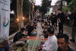 Pejabat dan Masyarakat Desa Mekarsari Berbaur di Ajang Rumaksa Manjang Waluya