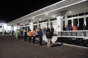 Pimpin Apel Penertiban Malam Takbiran, Bupati Garut Instruksikan Penanganan Humanis bagi Pedagang