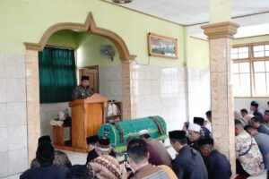 Bupati Garut Sampaikan Duka Mendalam atas Wafatnya Sekmat Pakenjeng Irpan Fitriana