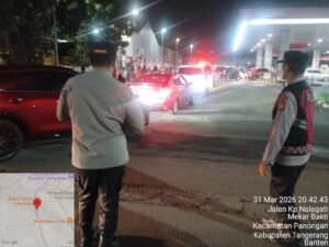 Kapolsek Panongan Pimpin Langsung Penguraian Antrean BBM di Citra Raya