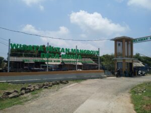 Wisata Hutan Mangrove Unik,Edukatif Salah Satu Destinasi Favorit”Bersama Keluarga,Muara Teluk Naga