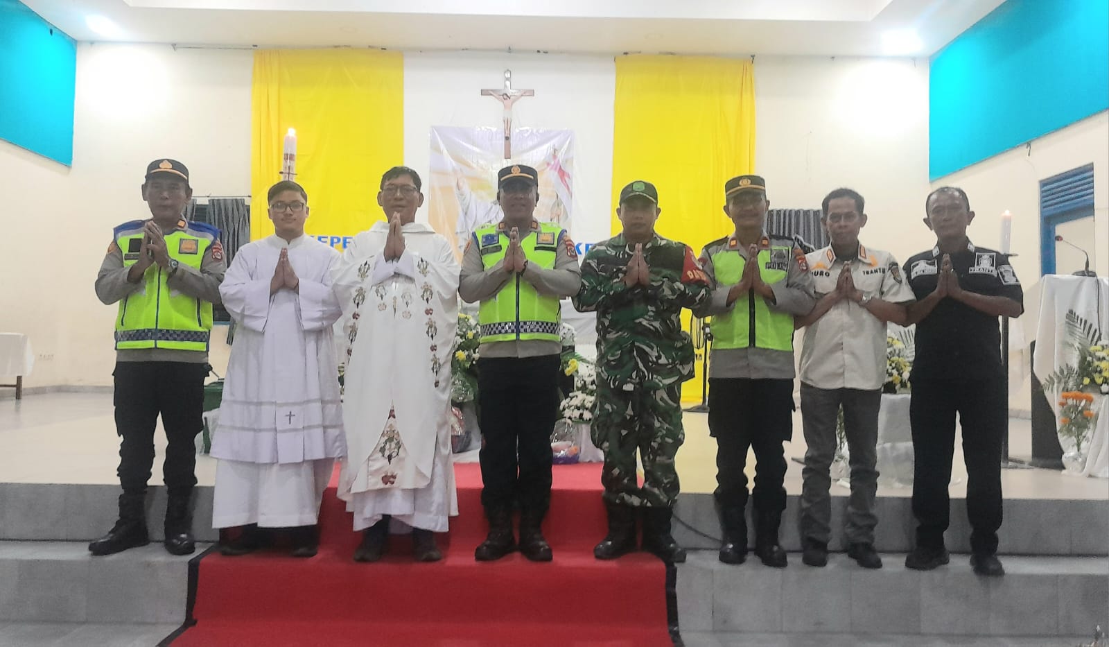 POLSEK TIGARAKSA LAKSANAKAN PENGAMANAN IBADAH MALAM PASKAH DI YAYASAN FIORETTI