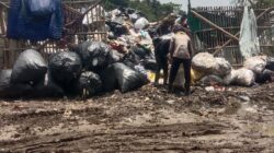 Warga Gintung Keluhkan Aktivitas TPA Liar di Lahan Pengairan Kali Cirarap