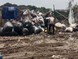 Warga Gintung Keluhkan Aktivitas TPA Liar di Lahan Pengairan Kali Cirarap