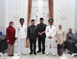 Bupati Garut Lantik Dua Kepala Desa PAW Cinunuk dan Mekarsari