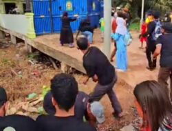 Warga Panipahan Geruduk dan Jarah Rumah Diduga Bandar Sabu, Emosi Massa Memuncak