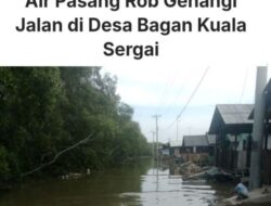 Banjir Rob Genangi Jalan di Bagan Kuala, Aktivitas Warga Tetap Normal
