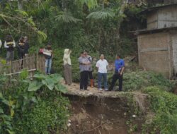 Tinjau Lokasi Jembatan Putus di Banjarwangi, Bupati Garut Pastikan Pembangunan Jembatan Gantung Permanen Segera Terealisasi