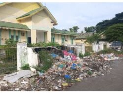 Areal Kantor DPRD Sergai Dipenuhi Sampah, Warga Minta Anggota Dewan Gotong Royong