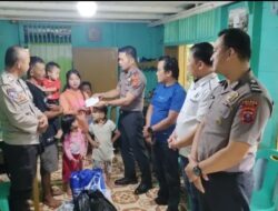 Kapolsek Gunungsitol Aloo’a IPDA PONIMAN LASE, S.I.P. Berbagi kasih di Keluarga Korban Kebakaran di Desa Tarakhaini.