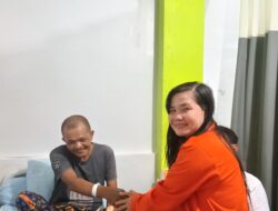 Bang Yusman Dawolo Hadir Penguat Di Keluarga Yakin Zebua Saat Terbaring Sakit di RSU.