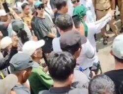 Ribuan Warga Kepung Kantor Bupati Musi Banyuasin Sumatera Selatan 
