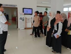 MTs Rihlatul Ummah Kota Cilegon Mengadakan Outingklas Dengan Berkunjung dan Berziarah ke Makam Maulana Hasanuddin di Banten Lama