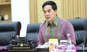 Wakil_Ketua_Komisi_VI_DPR_RI_Adisatrya_Suryo_Sulisto__saat_Rapat_Dengan_Pendapat__RDP__Komisi_VI_di_20260613123929
