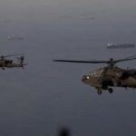 sejumlah-helikopter-apache-milik-as-mengudara-di-atas-selat-hormuz-dalam-sebuah-patroli-pada-17-april-1777437796643_169