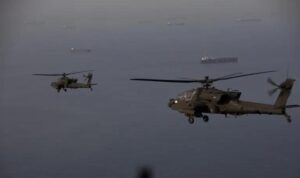 sejumlah-helikopter-apache-milik-as-mengudara-di-atas-selat-hormuz-dalam-sebuah-patroli-pada-17-april-1777437796643_169