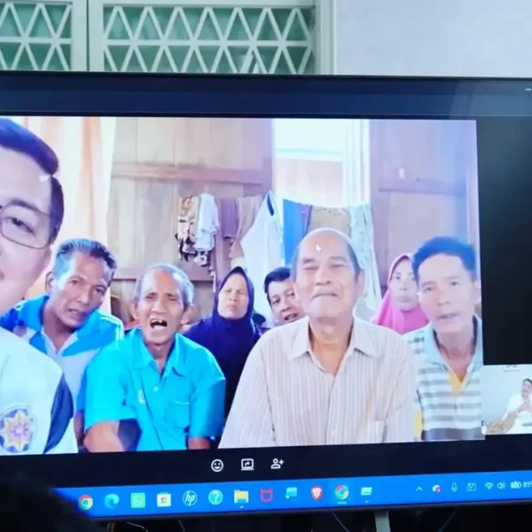 Para Korban Kebakaran Di lais saat Video call Bersama Bupati Musi Banyuasin.